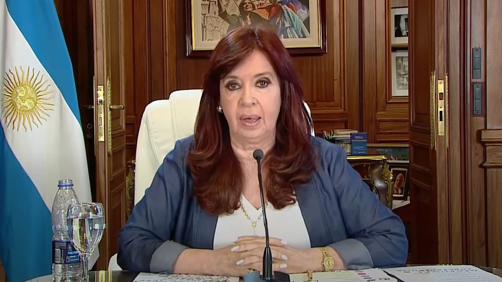 Cristina Kirchner: “No voy a ser candidata a nada, cuando me quede sin fueros, métanme presa”