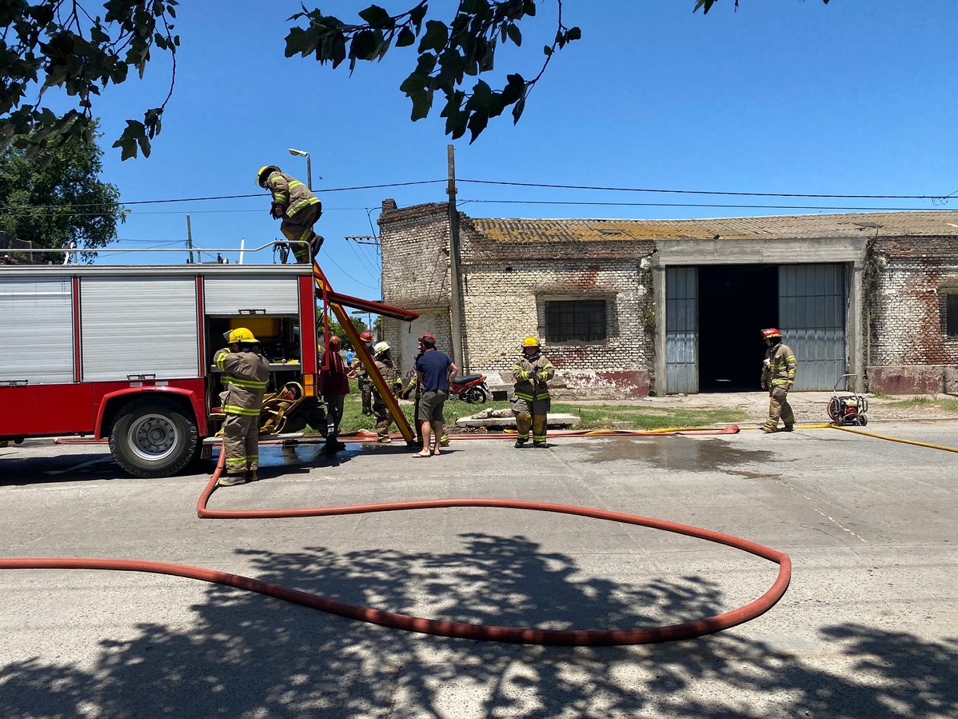 Incendio en un taller de avenida Caseros y 13