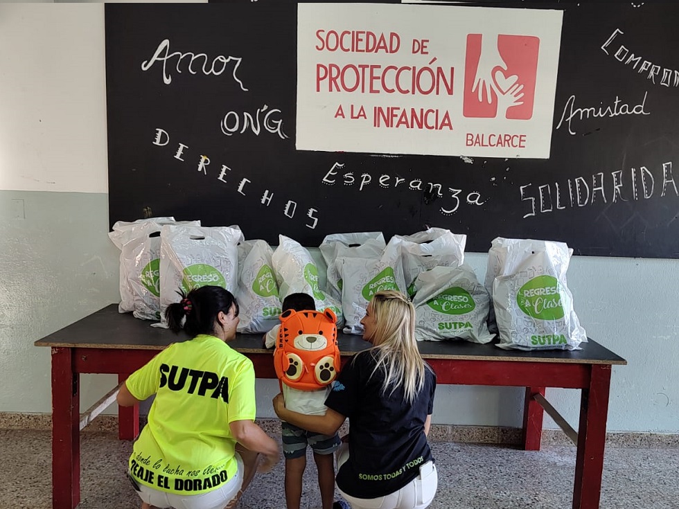 Trabajadores del peaje El Dorado entregaron sets escolares Protección a la Infancia