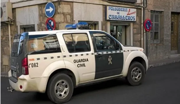 España: médico y su pareja tenían desnutridos y encerrados a sus 8 hijos
