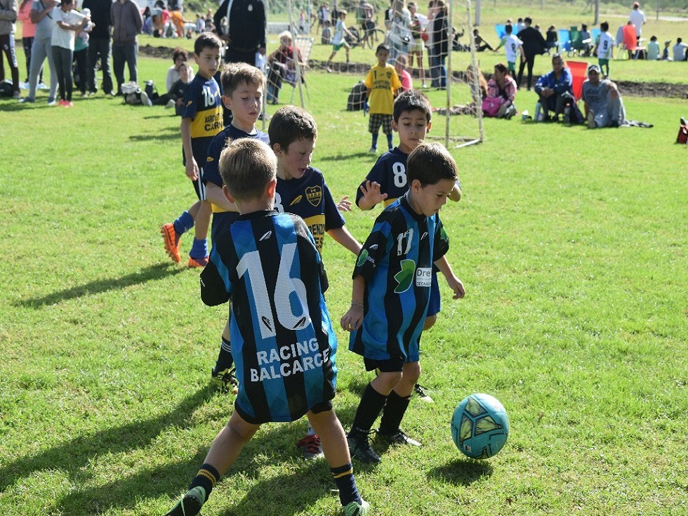 Exitoso encuentro de futbol infantil organizó Sportivo Trabajo Mitre