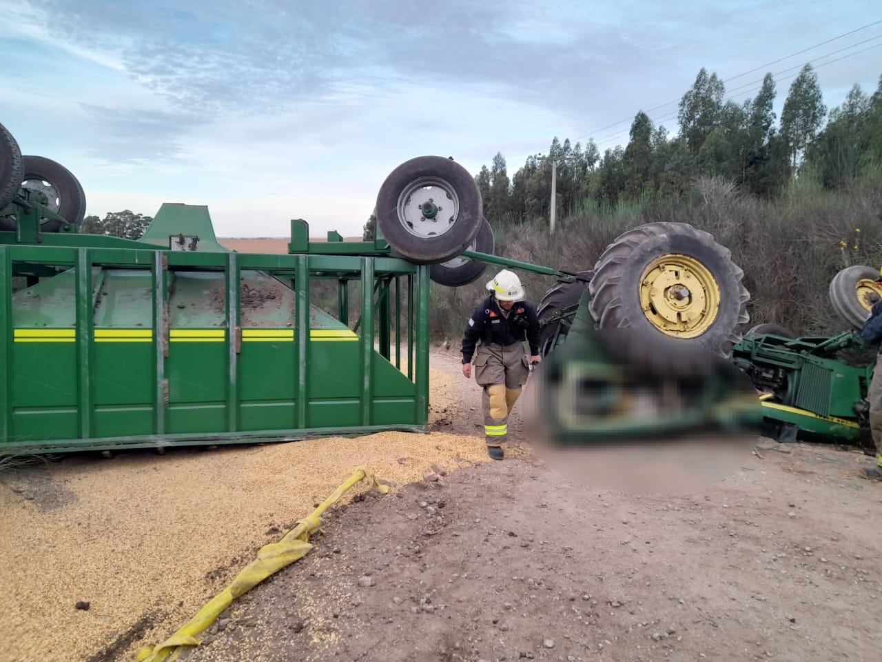 Trágico accidente: Tractor volcó y una persona falleció