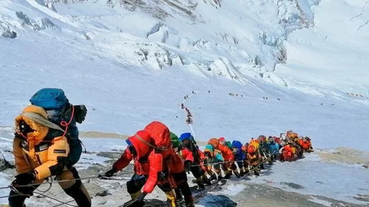 Murió un alpinista mientras escalaba el Everest