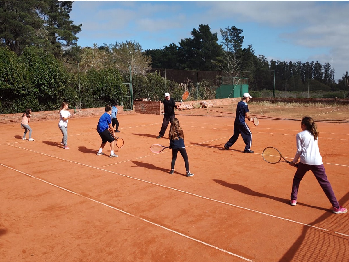 La Escuela Municipal de Tenis organiza un minitorneo para este fin de semana
