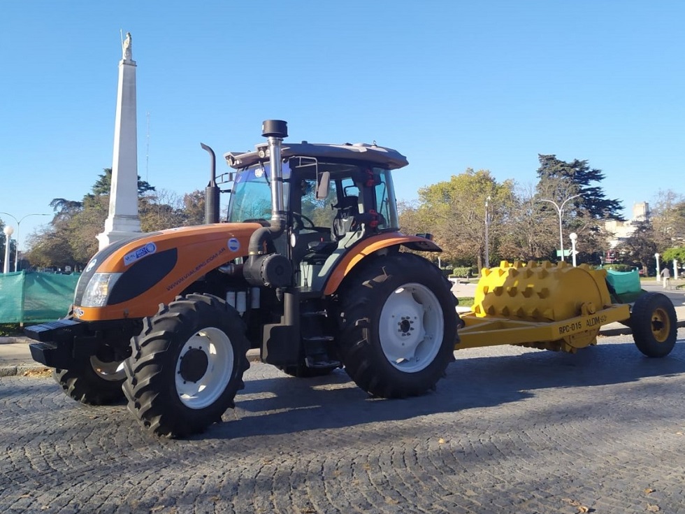 Fue adelanto de GABAL: El Municipio adquirió un tractor con equipo de compactación