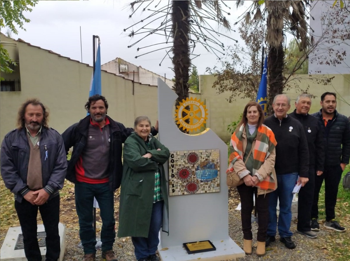El Club Rotario Balcarce inauguró el monumento en honor a los “Héroes del Covid”