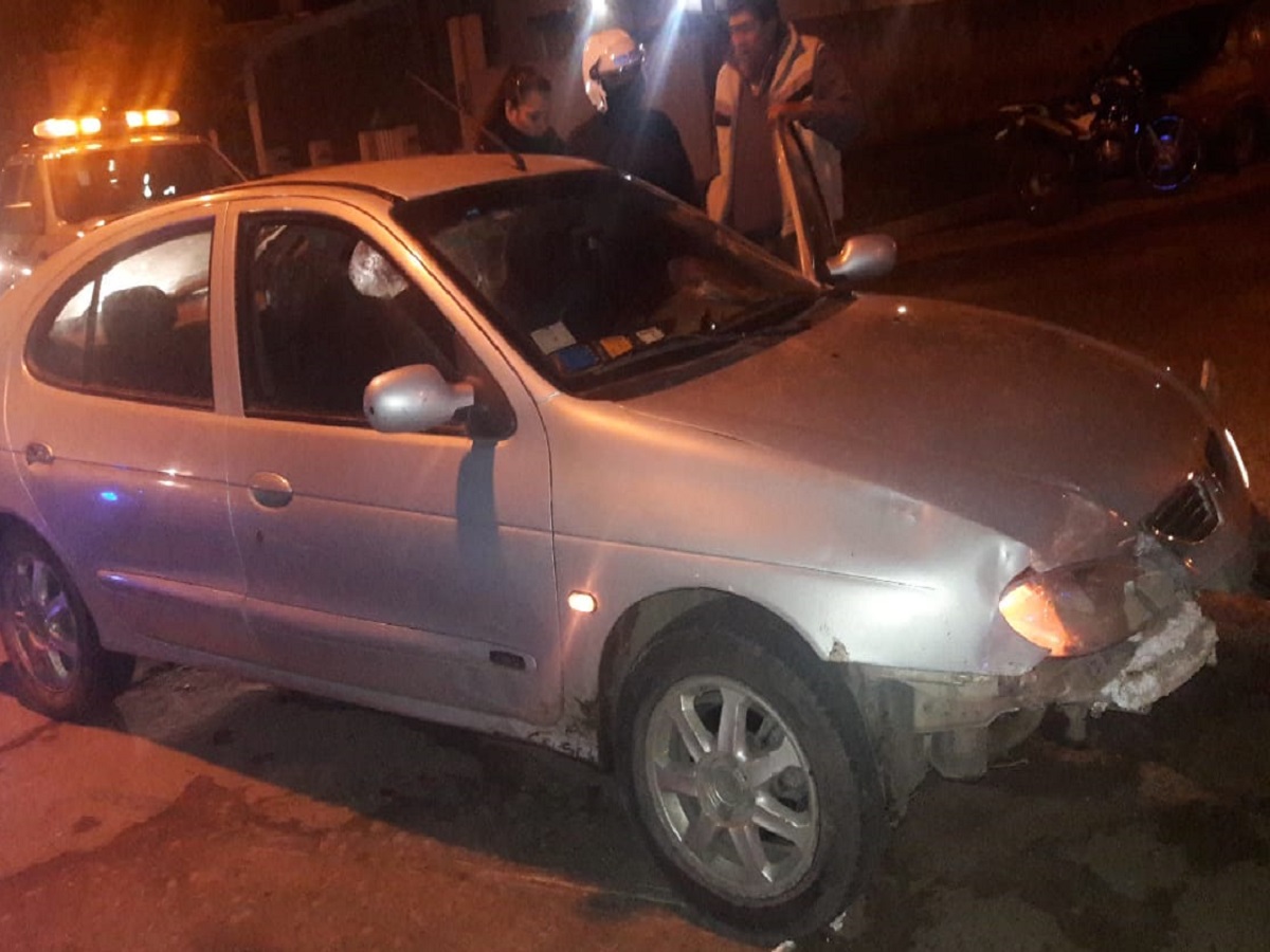 Megane y moto colisionaron en Maipú y 11: Ambos vehículos fueron secuestrados