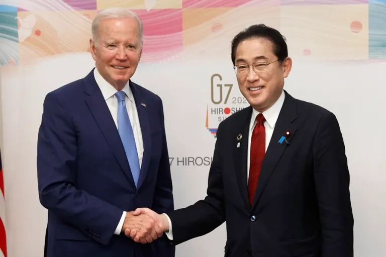 Joe Biden y Fumio Kishida se reúnen para coordinar esfuerzos antes del inicio de la cumbre del G7