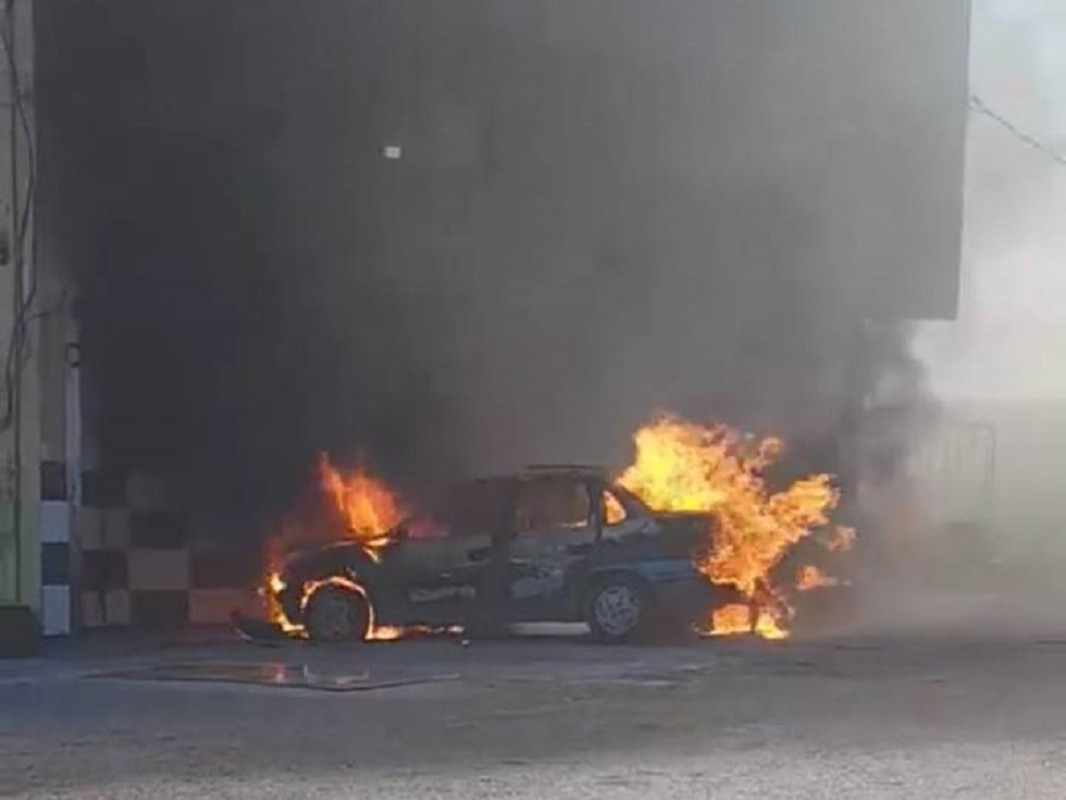 El fuego destruyó por completo un auto en el autódromo Juan Manuel Fangio