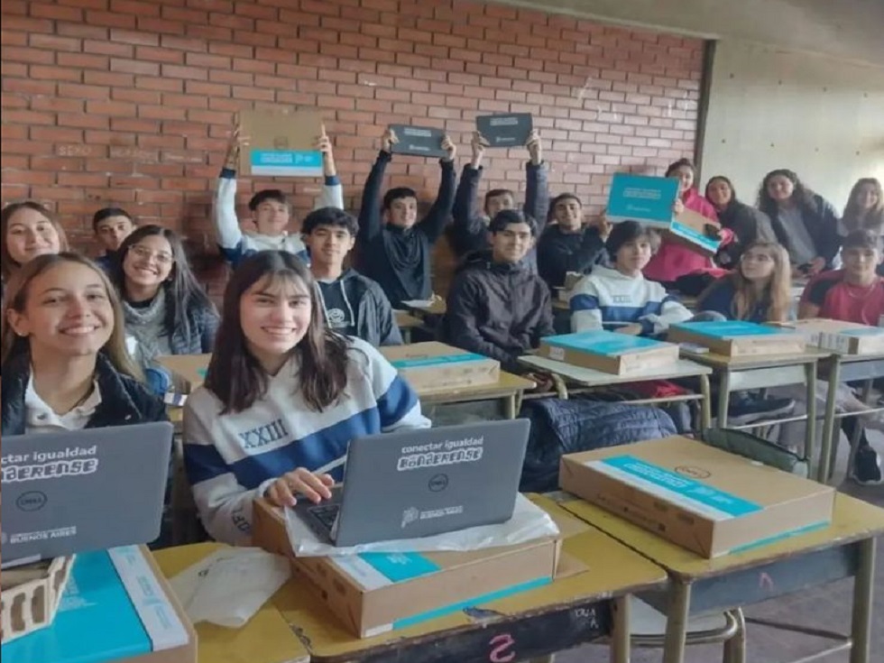 Entregaron 569 netbooks a alumnos de la Escuela Secundaria Nº 3 “Carmelo Sánchez”