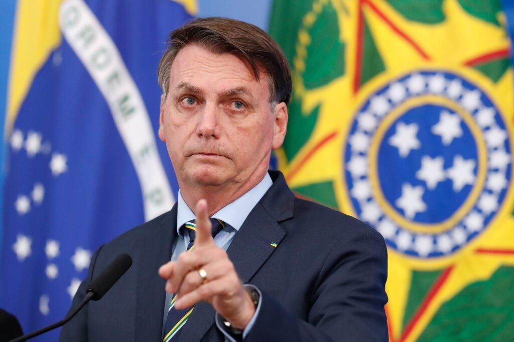 A una semana del juicio electoral, congelaron las cuentas de Jair Bolsonaro por multas impagas