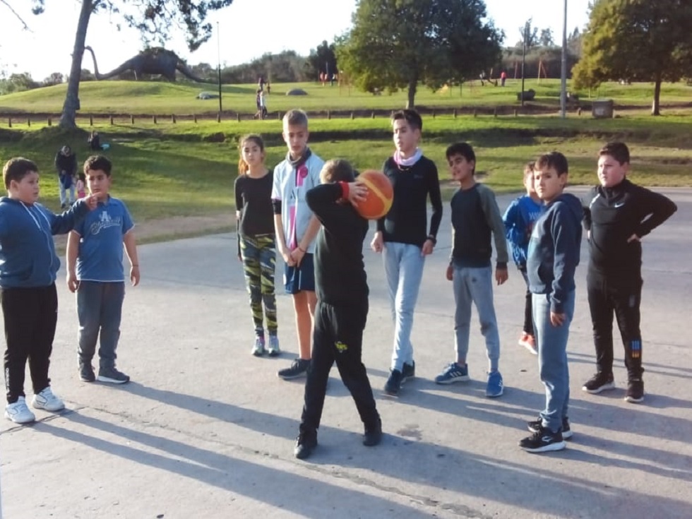 Actividades deportivas y noche de cine realizaron los niños de la Escuela Multideportiva Municipal