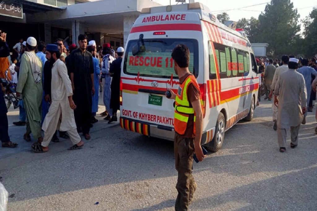 Atentado en Pakistán: al menos 44 muertos tras explosión de una bomba en un mitin político