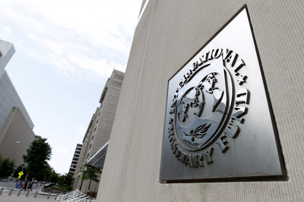 El FMI pidió suba de tarifas y “contener” salarios públicos y jubilaciones