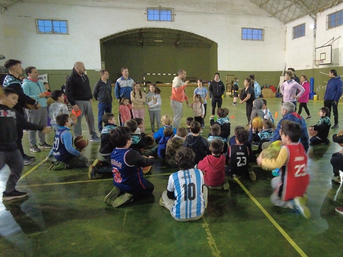 Festejo por el “Día de la niñez” de la Escuela Municipal de Básquet