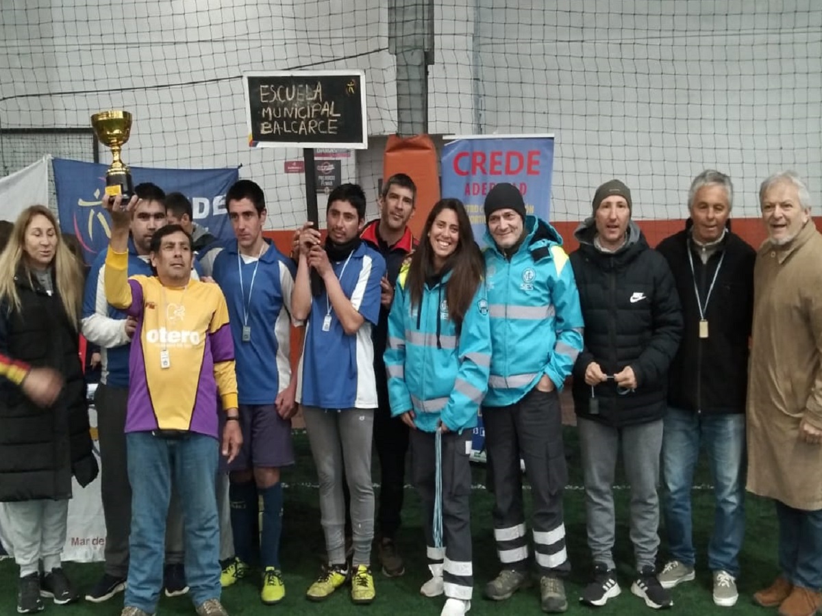 Campeonato y subcampeonato para la Escuela Municipal de Fútbol Especial
