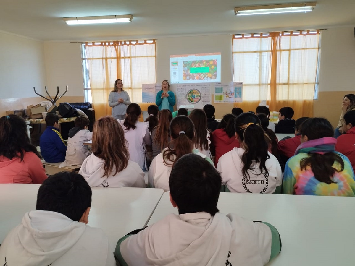 En la Escuela Primaria N° 16 se llevó a cabo una charla-taller sobre alimentación saludable