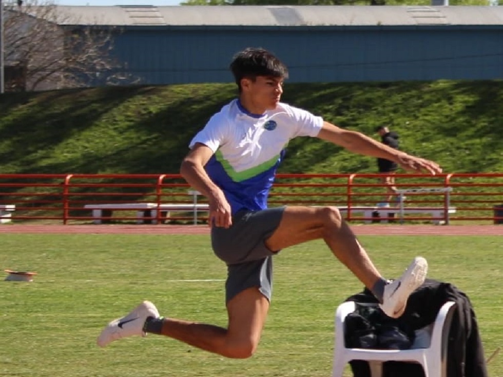 Emiliano Hernández se consagró Campeón Provincial de salto triple