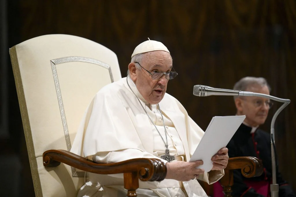 El papa urge a declarar un “cese al fuego” entre Israel y Palestina