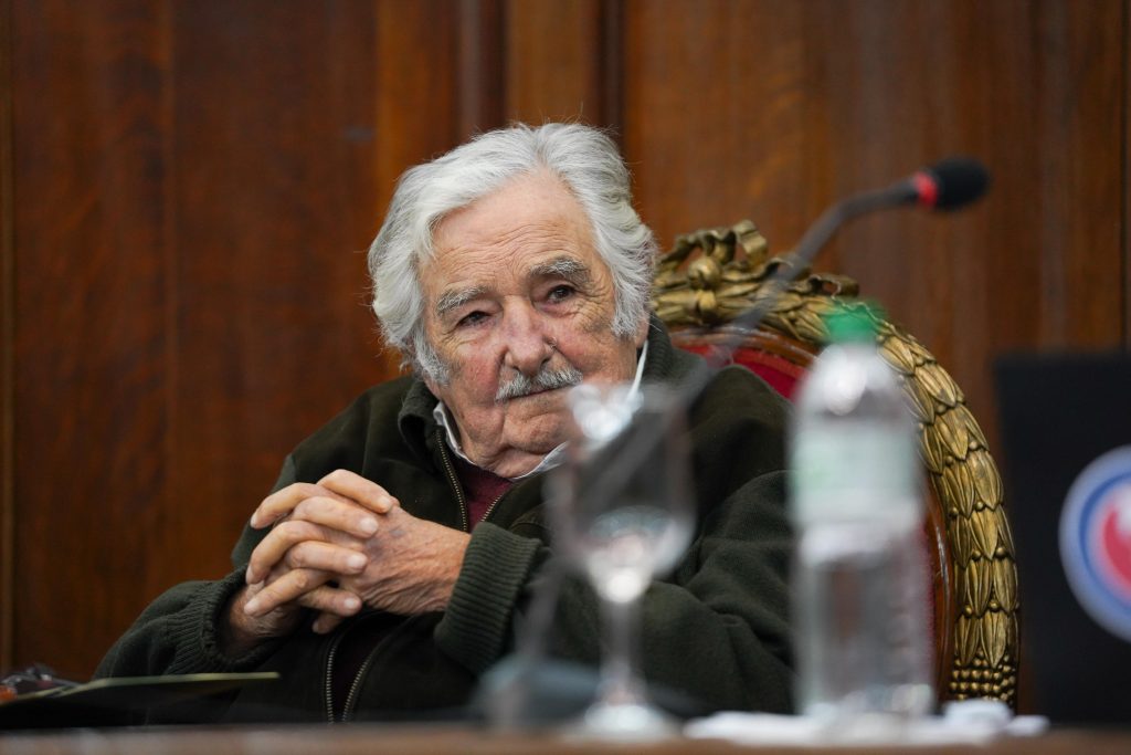 Pepe Mujica: “Si pudiera votar, votaría por Massa con las dos manos”