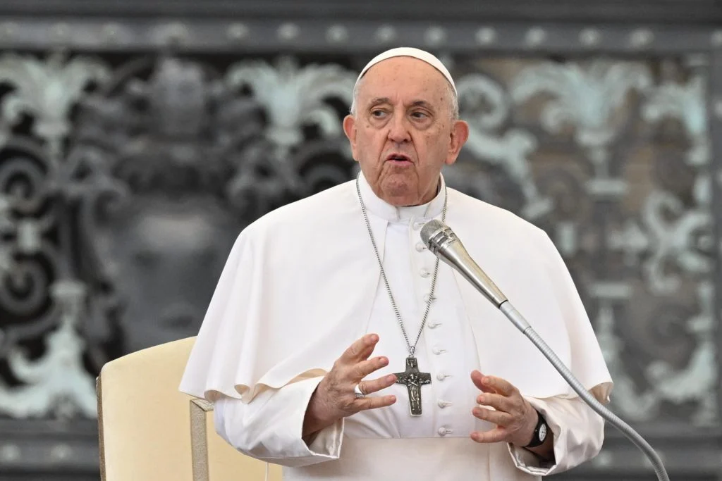 El Papa pidió formar a los varones para “relaciones sanas” y lamentó la violencia contra las mujeres