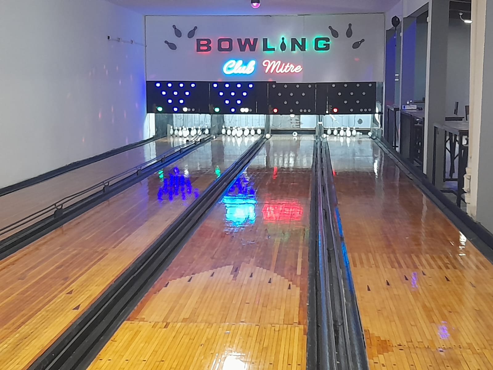 Retorna la actividad de bowling al Club Mitre
