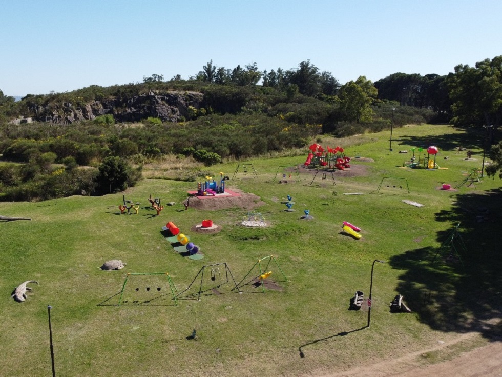 El Municipio colocó 24 juegos infantiles en el cerro "El Triunfo"