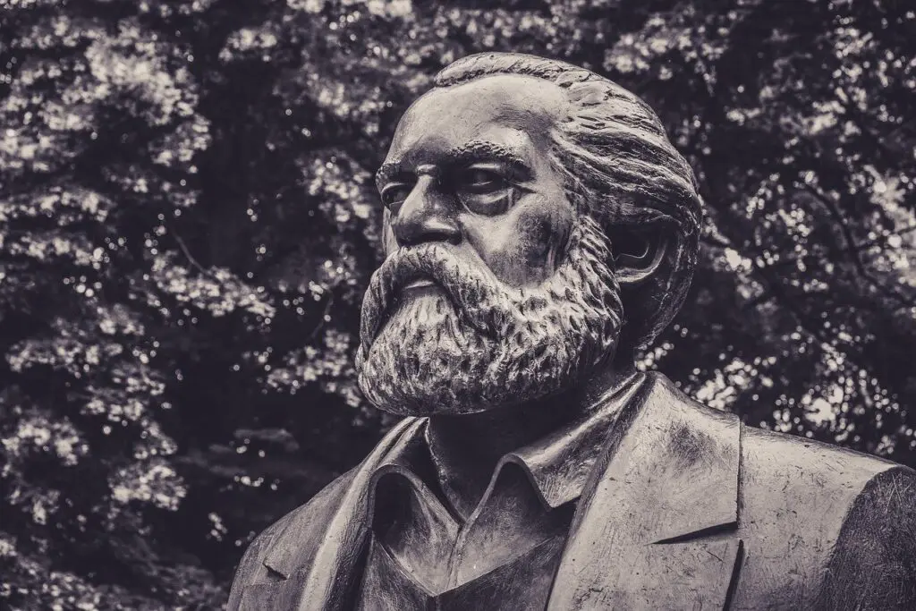 La parcela contigua a la tumba de Karl Marx cuesta 32 mil dólares