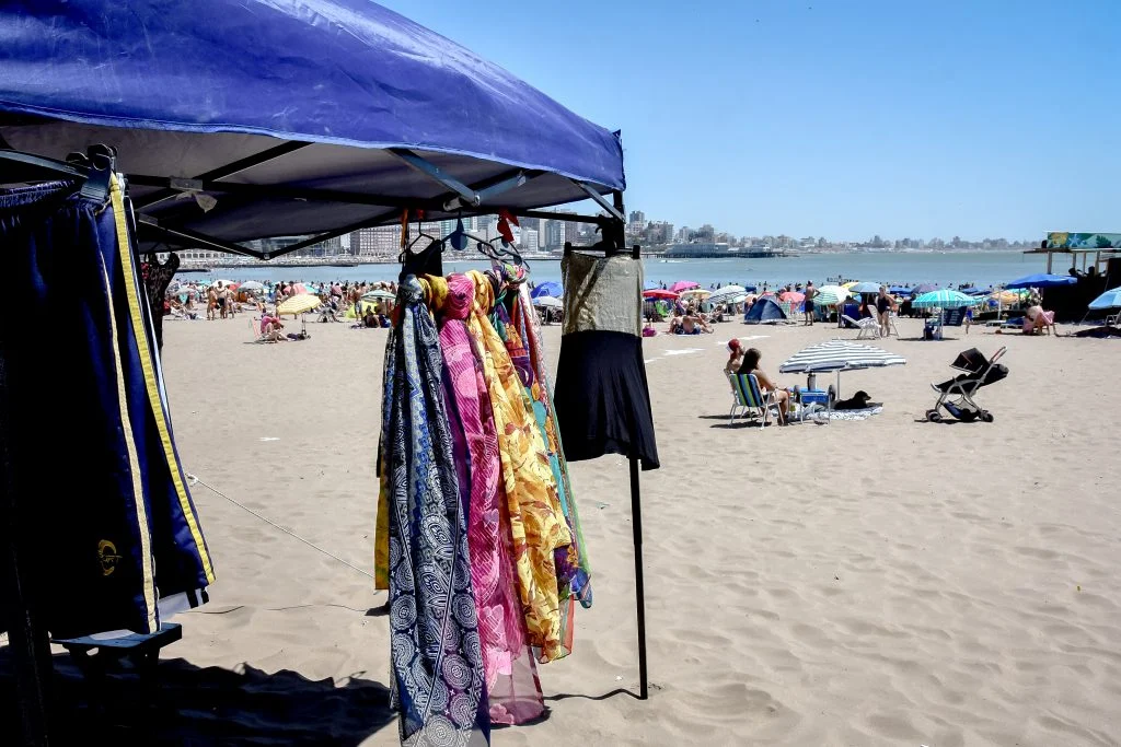 Verano con “ventas flojas” en las playas: “La gente se cuida mucho, gasta lo mínimo”