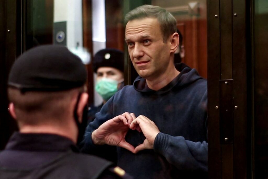Los rusos pierden el miedo y peregrinan en memoria de Navalni