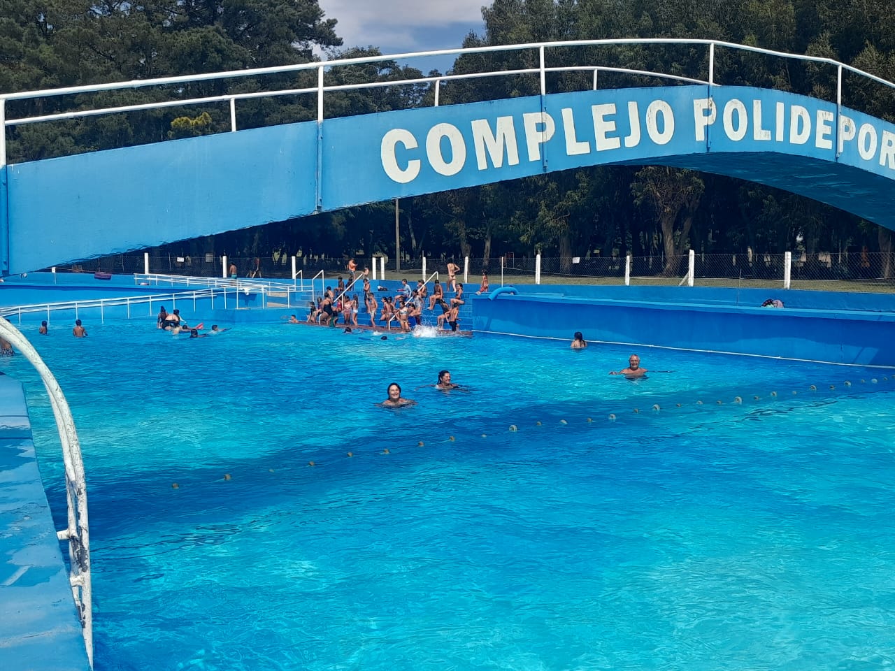 Último día de temporada en el natatorio del Complejo Polideportivo
