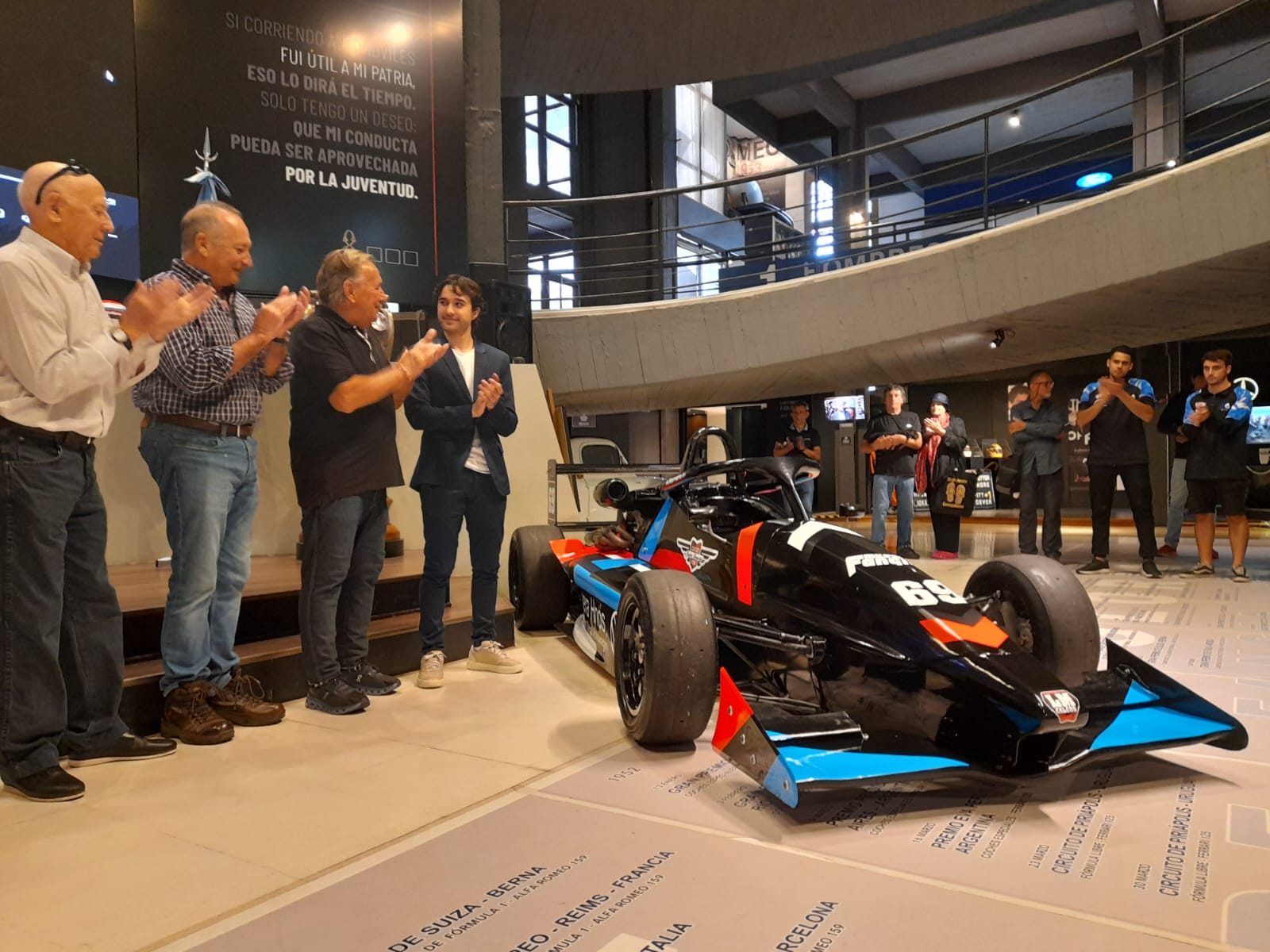 Andrés Romera presentó su auto con el que estará en la Fórmula