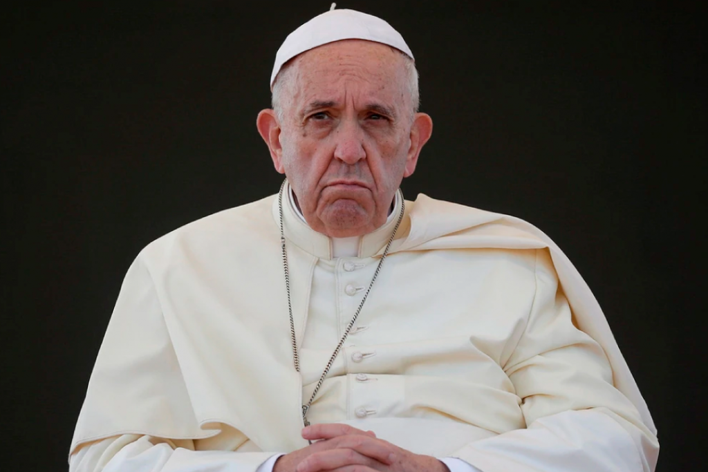 El vía crucis del papa ante la locura de la guerra y la violencia contra las mujeres