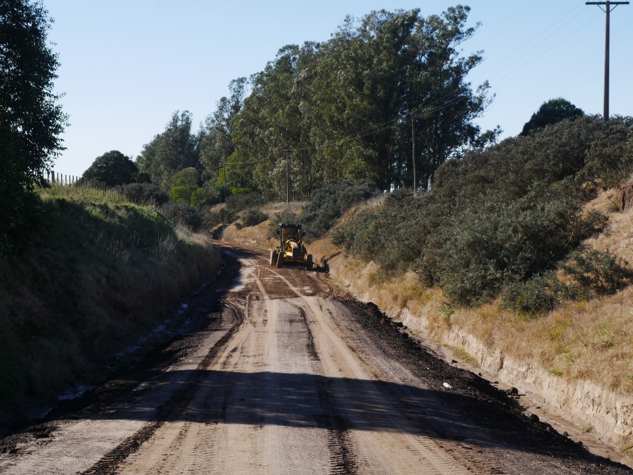 Caminos rurales: Intensos trabajos del Municipio en Tres Esquinas