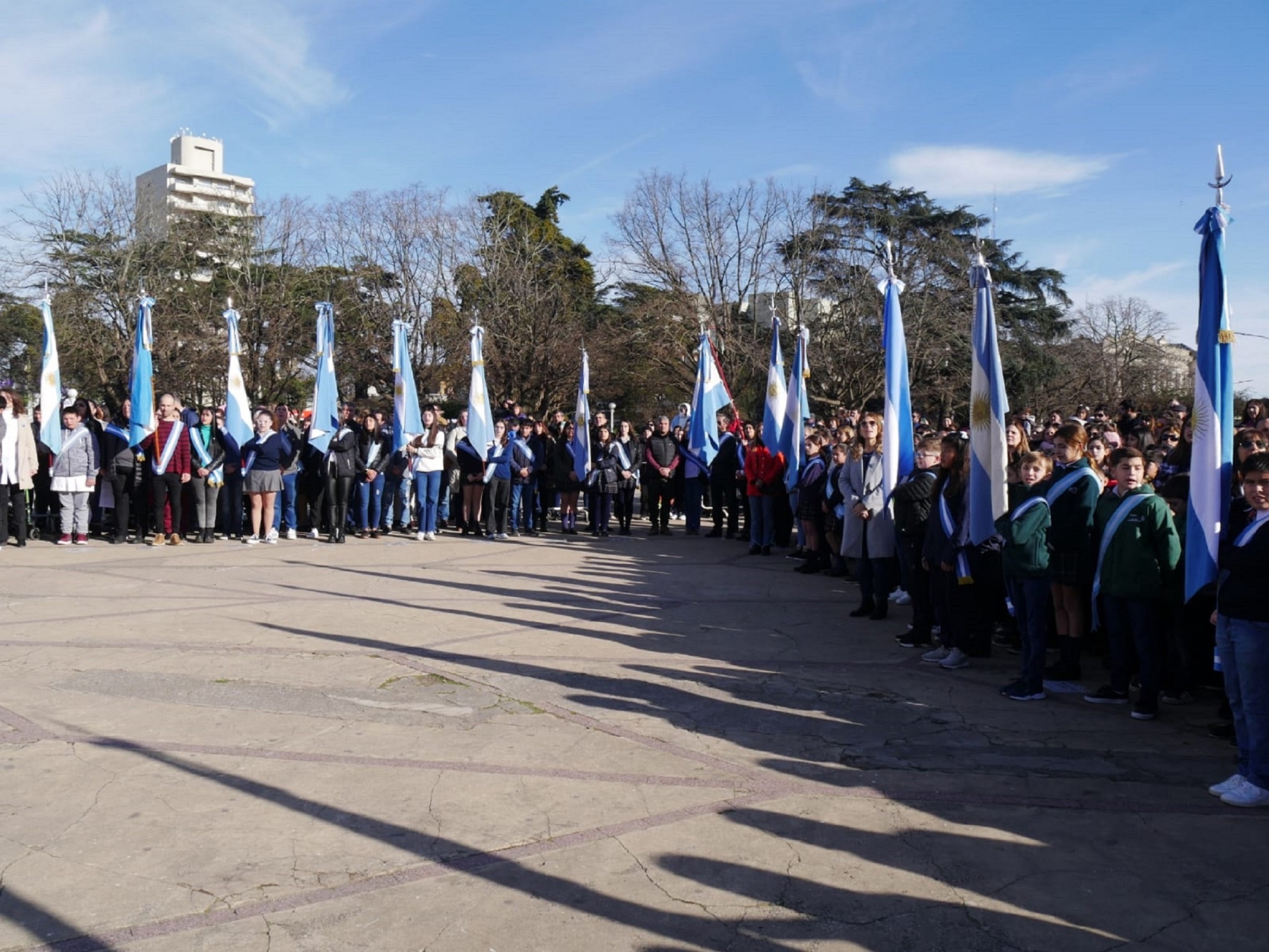 Emotivo acto oficial por el Día de la Bandera se realizó en Plaza Libertad