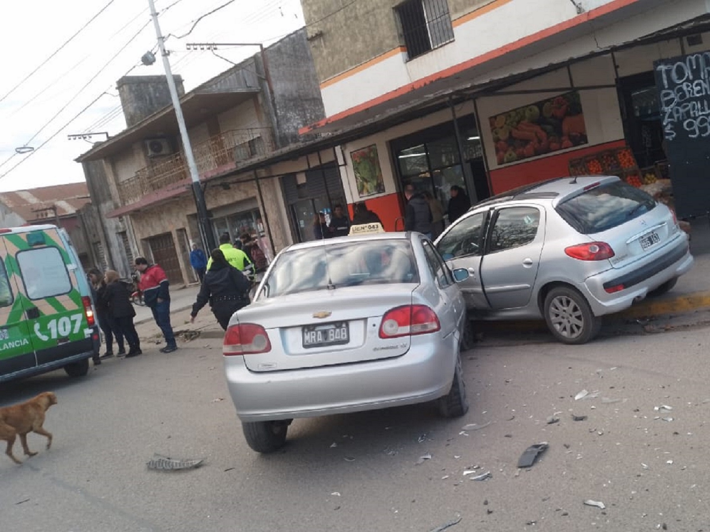 Accidente en Avenida Del Valle y Chacabuco: Una mujer hospitalizada